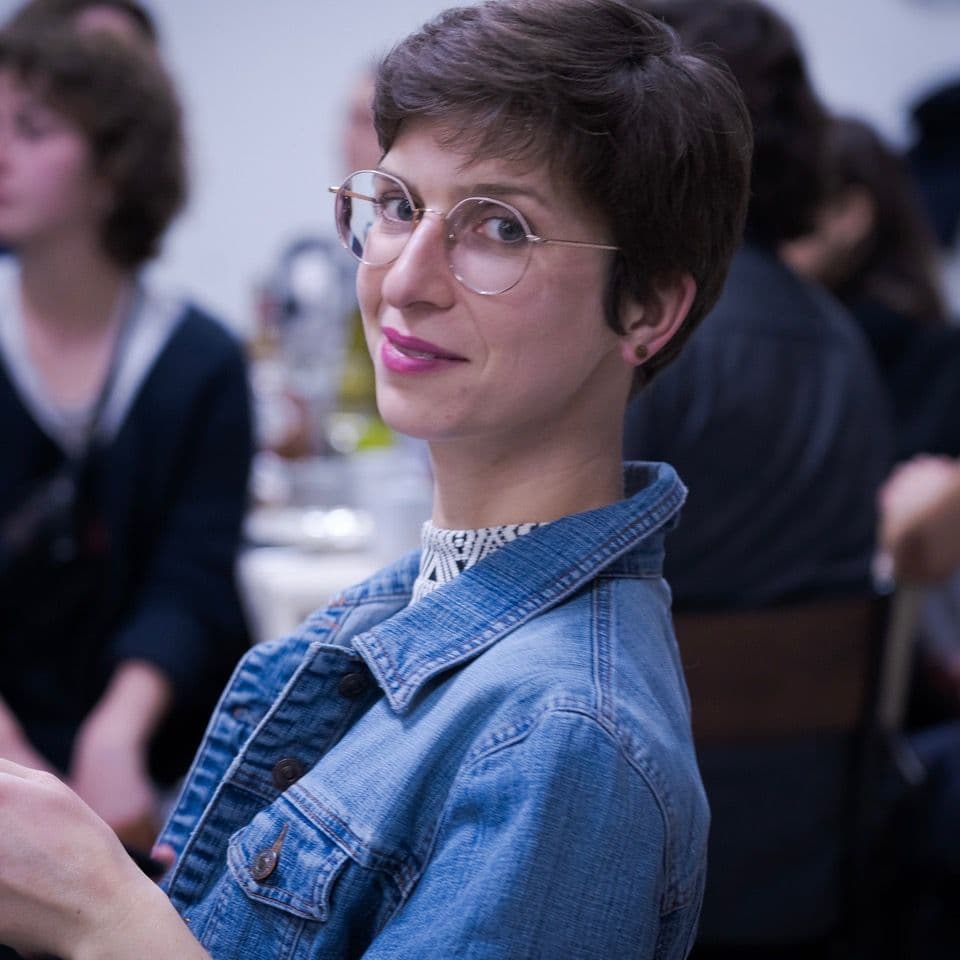 Ana Bordenave, historienne et critique d’art rejoint laFAP pour une mission de recherche sur les trajectoires des artistes femmes et minorités de genre en FWB.